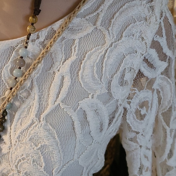 BEAUTIFUL CREAMY WHITE LACE LINED MIDI DRESS - Picture 6 of 16